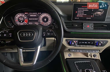Позашляховик / Кросовер Audi Q5 2018 в 