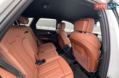Внедорожник / Кроссовер Audi Q5 2021 в 