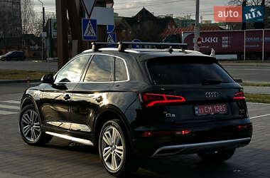 Внедорожник / Кроссовер Audi Q5 2018 в 