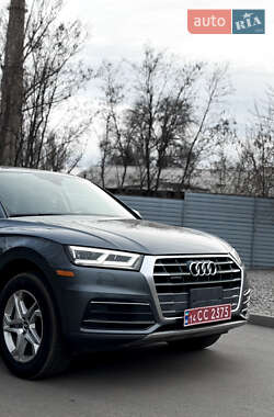 Внедорожник / Кроссовер Audi Q5 2018 в 