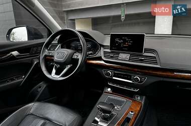 Позашляховик / Кросовер Audi Q5 2018 в 