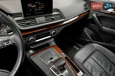 Позашляховик / Кросовер Audi Q5 2018 в 