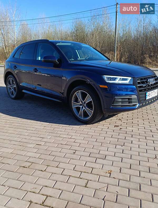 Позашляховик / Кросовер Audi Q5 2018 в 