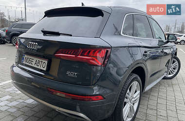 Внедорожник / Кроссовер Audi Q5 2018 в 