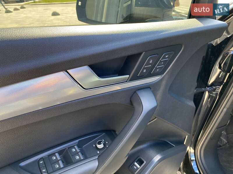 Внедорожник / Кроссовер Audi Q5 2020 в Киеве