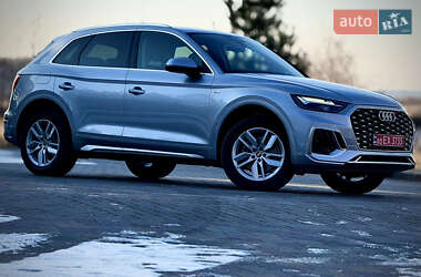 Позашляховик / Кросовер Audi Q5 2021 в 