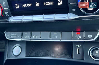 Позашляховик / Кросовер Audi Q5 2021 в 