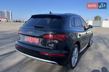 Позашляховик / Кросовер Audi Q5 2018 в 