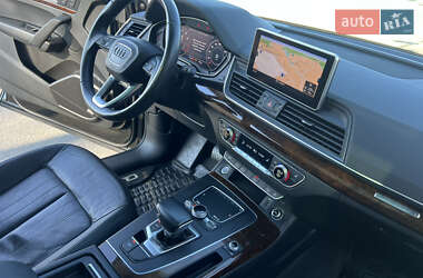 Позашляховик / Кросовер Audi Q5 2018 в 