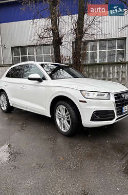 Внедорожник / Кроссовер Audi Q5 2017 в 