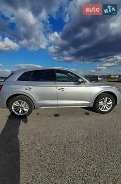 Внедорожник / Кроссовер Audi Q5 2022 в 