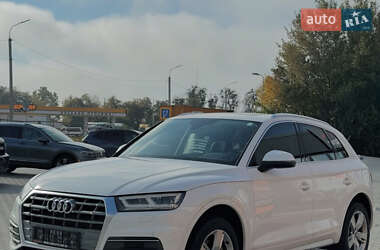 Внедорожник / Кроссовер Audi Q5 2017 в 