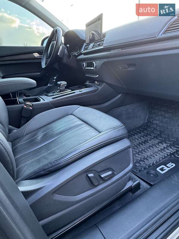 Внедорожник / Кроссовер Audi Q5 2020 в Киеве