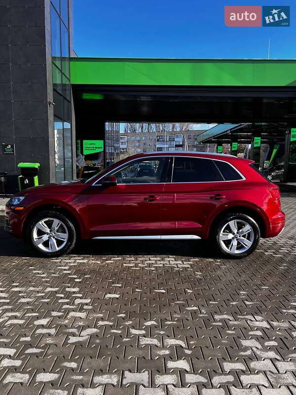 Внедорожник / Кроссовер Audi Q5 2017 в Луцке