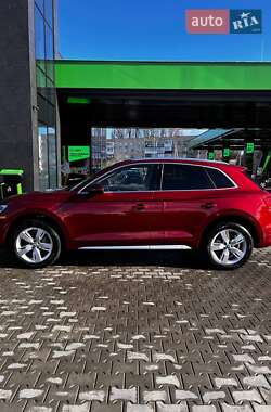 Внедорожник / Кроссовер Audi Q5 2017 в 