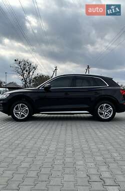Внедорожник / Кроссовер Audi Q5 2018 в 