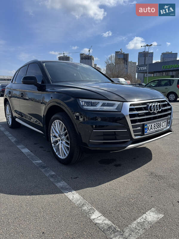 Внедорожник / Кроссовер Audi Q5 2017 в 