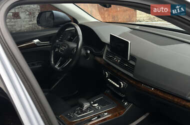 Внедорожник / Кроссовер Audi Q5 2017 в 