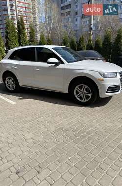 Внедорожник / Кроссовер Audi Q5 2017 в 
