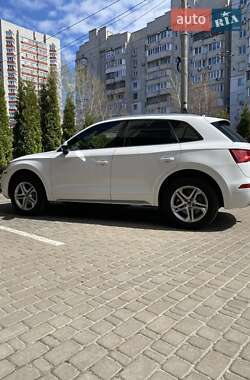 Внедорожник / Кроссовер Audi Q5 2017 в 