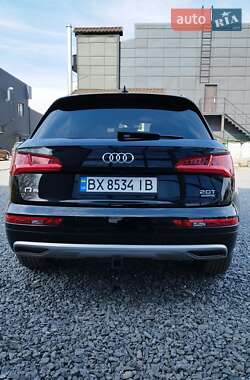 Внедорожник / Кроссовер Audi Q5 2018 в 
