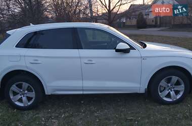 Внедорожник / Кроссовер Audi Q5 2017 в 