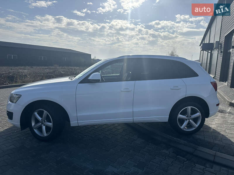 Внедорожник / Кроссовер Audi Q5 2012 в 