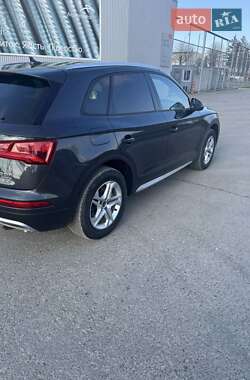 Внедорожник / Кроссовер Audi Q5 2017 в 