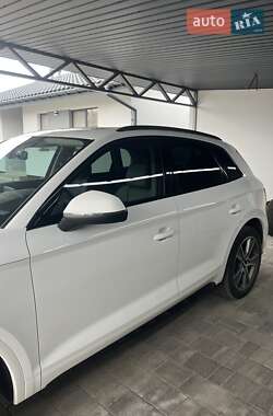 Внедорожник / Кроссовер Audi Q5 2018 в 