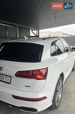 Внедорожник / Кроссовер Audi Q5 2018 в 