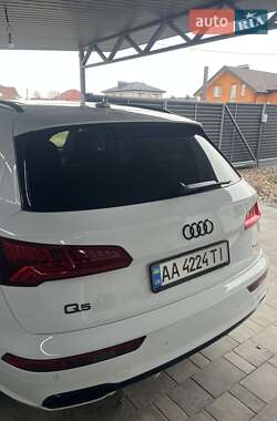 Внедорожник / Кроссовер Audi Q5 2018 в 