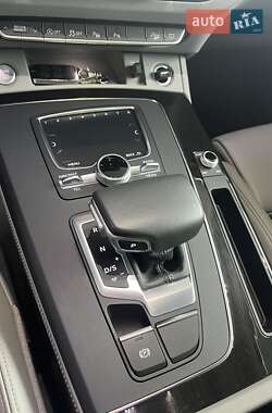 Внедорожник / Кроссовер Audi Q5 2018 в 