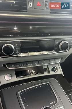 Внедорожник / Кроссовер Audi Q5 2018 в 