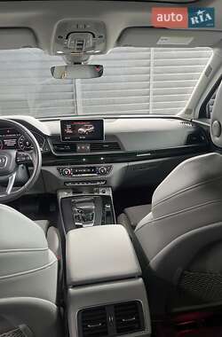 Внедорожник / Кроссовер Audi Q5 2018 в 