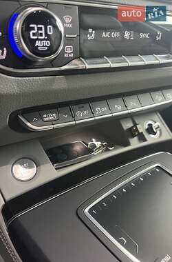 Внедорожник / Кроссовер Audi Q5 2018 в 