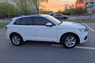 Внедорожник / Кроссовер Audi Q5 2018 в 