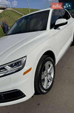 Внедорожник / Кроссовер Audi Q5 2017 в 