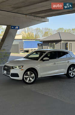 Внедорожник / Кроссовер Audi Q5 2017 в 