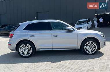 Внедорожник / Кроссовер Audi Q5 2017 в 
