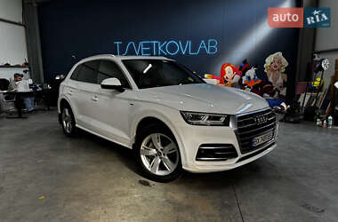 Внедорожник / Кроссовер Audi Q5 2017 в 
