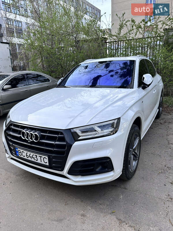 Внедорожник / Кроссовер Audi Q5 2018 в 