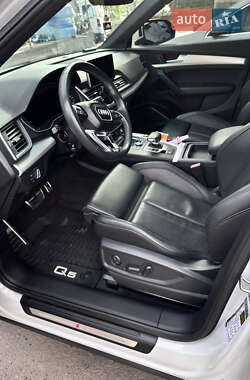 Внедорожник / Кроссовер Audi Q5 2018 в 
