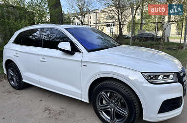 Внедорожник / Кроссовер Audi Q5 2018 в 