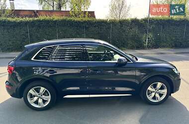 Внедорожник / Кроссовер Audi Q5 2017 в 