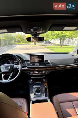 Внедорожник / Кроссовер Audi Q5 2017 в 
