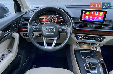 Внедорожник / Кроссовер Audi Q5 2017 в 