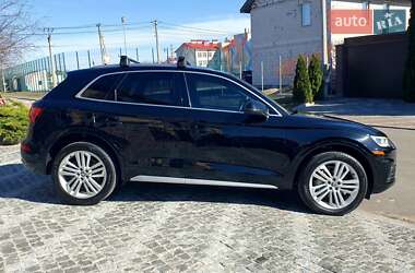 Внедорожник / Кроссовер Audi Q5 2018 в 