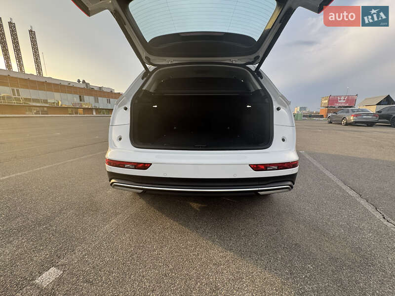 Позашляховик / Кросовер Audi Q5 2021 в Києві