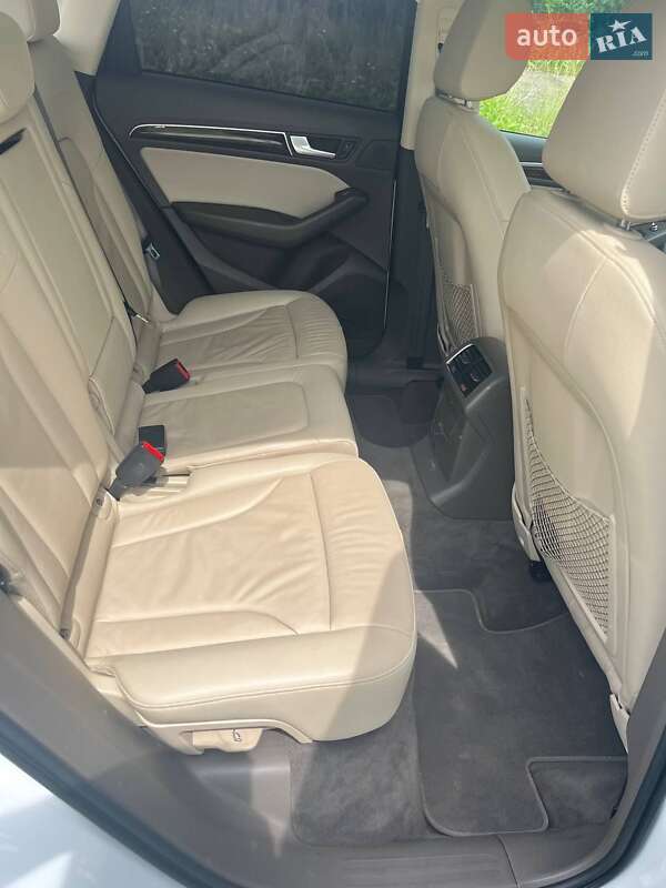 Внедорожник / Кроссовер Audi Q5 2014 в Нововолынске