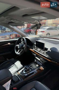 Внедорожник / Кроссовер Audi Q5 2017 в 